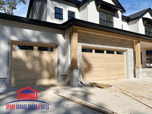 Wood-like natural oak finish with tinted glass
Amazing look