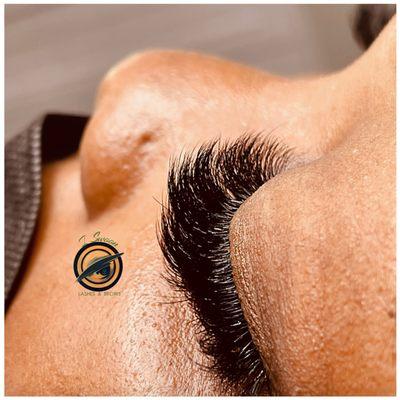 Make your eyes the talk of the town with I Swoon Volume Lashes.