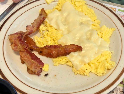 Scrambled eggs w/cheese