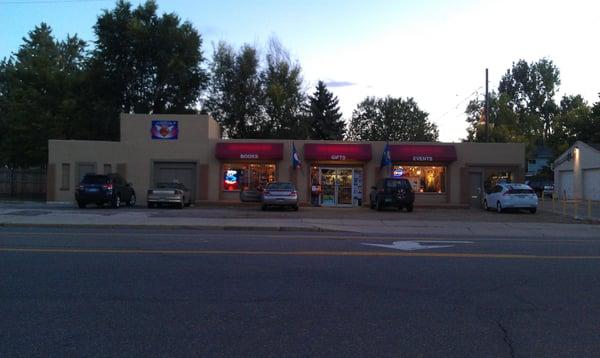 Stand-alone building across from the Berkeley Park and Lake. Lots of off-street parking . . . warm and cheery friends await you!