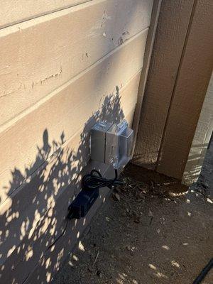 All weather outdoor plug