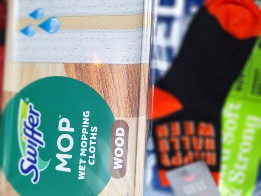 Swifter Mop wet moppingʻ cloths for wood floors, a pair of Halloween socks