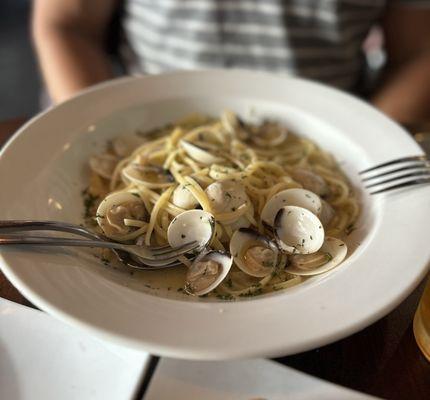 Linguine Alla Vongole (Clams)