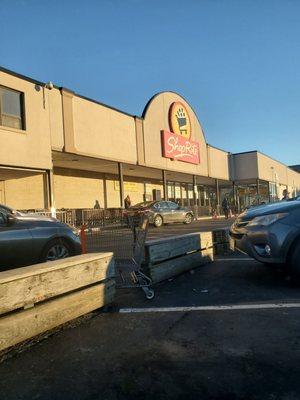 Didn't like this location too much. Kind of run down compared to the other Shoprites in the county.