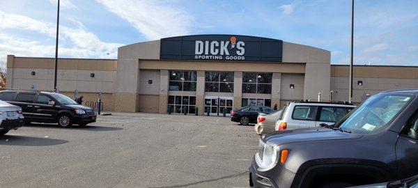 DICK'S Sporting Goods