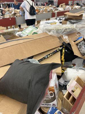 this is a picture of trash in the store