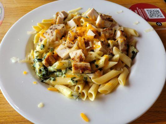 Chicken ans spinach bowl. Whole lotta yum goin on