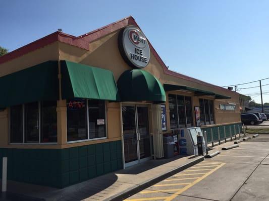 This is a nice convenient store.