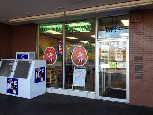 Food Market La Chiquita & Taqueria