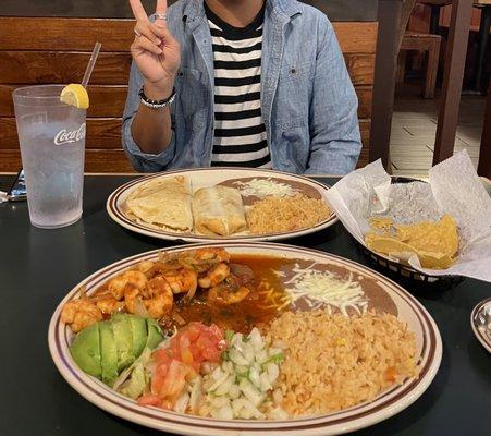 Los Compadres Mexican Restaurant-Bar