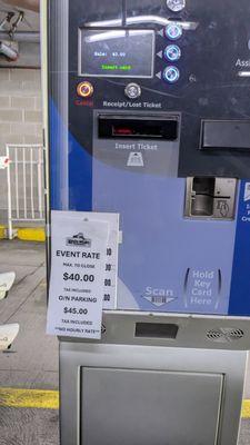 The notice about $40 flat rate - visible only after entering the lane at the entry barrier, or exiting