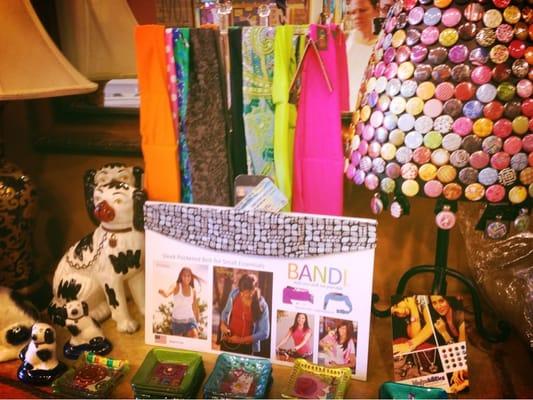 I've been looking for one of these bands! (Wraps around waist and holds phone)