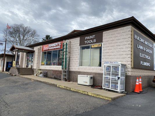 Randy's Do It Best Hardware storefront in Mt. Jackson, VA