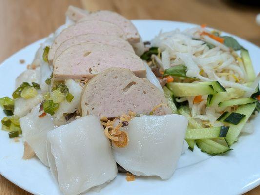 VIETNAMESE STEAMED RICE ROLLS/ BÁNH CUỐN CHẢ LỤA