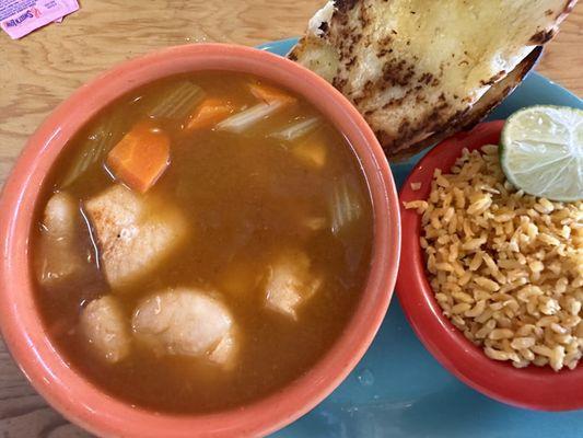 Fish soup (caldo de pescado)