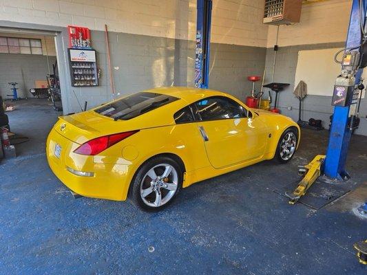 The 350 Zed got a new suspension with an awesome car detailing.