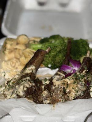 Lamb chops, macaroni and broccoli