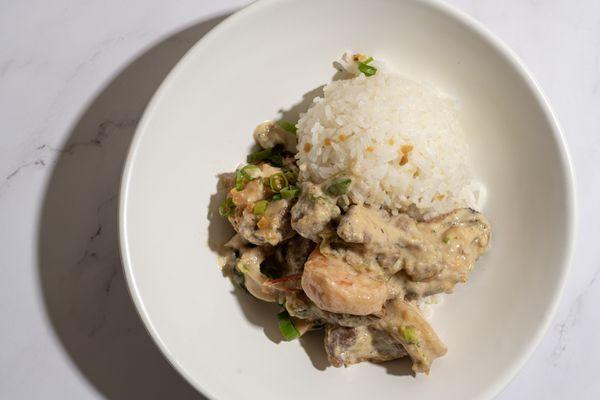 Bicol express - Spicy pork, shrimp, mussels & calamari stew cooked with chilies, coconut milk, shrimp paste, onion, and garlic. 1/2 order