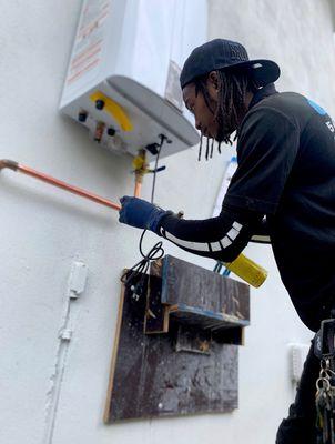 Optimal Performance Experts