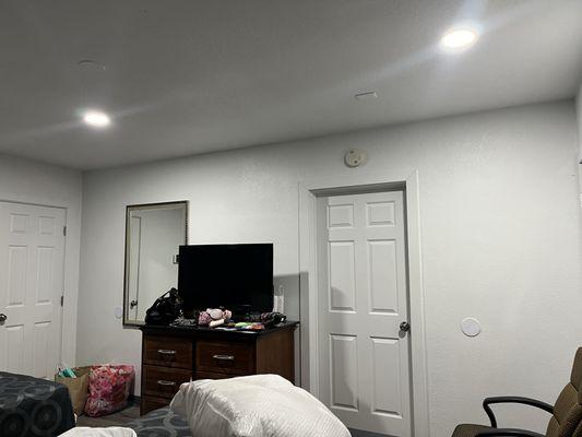 Overhead lights only . No lamps. Can't read in bed.