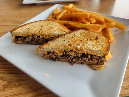 I had the patty melt and it did not disappoint