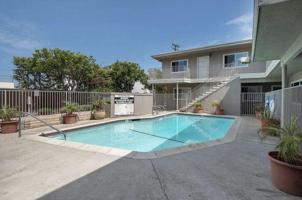 Bay Manor Apartments