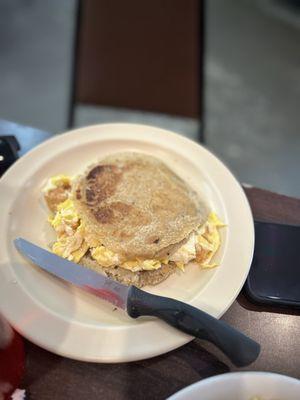 Gordita de chicharrón y huevo