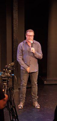The standup comic was Dean McDermott. He was insanely funny!