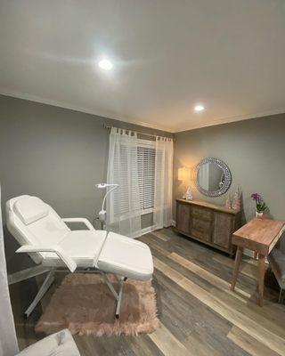 Relax, watch a movie, scroll on your phone, or take a nap and wake up with whiter teeth!