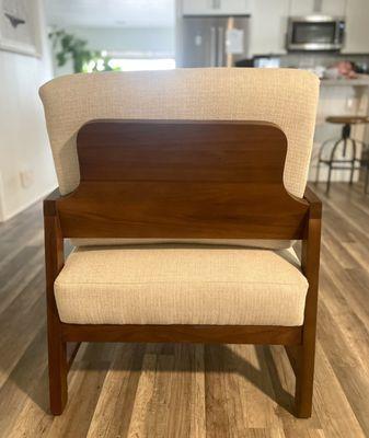 Rt side is over 1.5" higher than the left. The left side is also very uneven. And the cushion is hard as a rock.