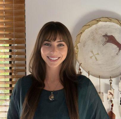 Dr. Sofía Swatt, PhD blends quantum physics, TCM, and natural medicine to offer personalized care for hormones, skin, metabolism, and detox