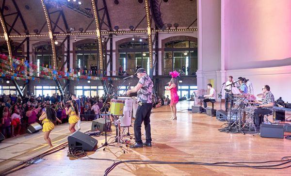 Chicago Samba, your Brazilian cultural connection in the Midwest-USA.