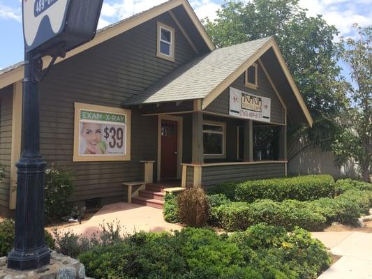 Great Office. Looks like home sweet home.