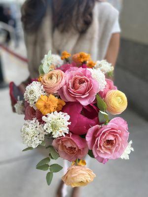 Bridal bouquet with vivid colors
Wedding bouquet