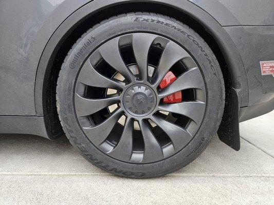 Rear: 275/35 to 295/40