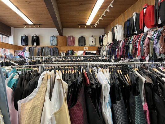 Dimond Tuxedo Rental & Alterations