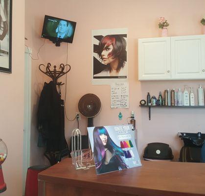 Small but cozy place to get a cut, color, etc.