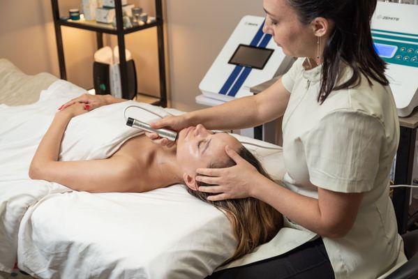 RF lifting in Las Vegas. Facial skin rejuvenation and tightening without plastic surgery.