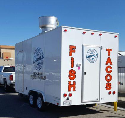 Fish, shrimp, chori-tacos, asada, chicharrón en salsa verde.