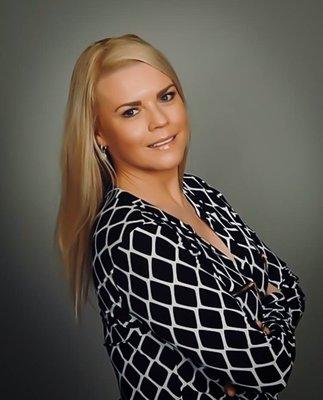 professional photo of Dr. Lindsay Howard