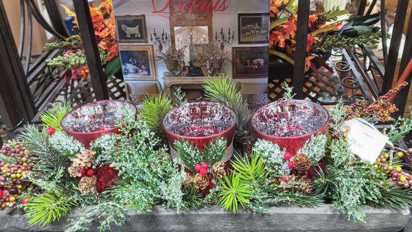 Christmasblob:https://biz.yelp.com/55b34c1e-9681-43c6-be13-99c7c274b294 Centerpiece