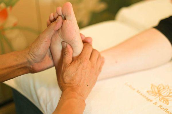 Foot Reflexology for Full Relaxation