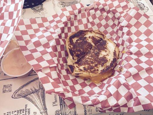 Grilled cheese, very delicious!