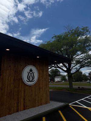 Earth & Ivy Lakehurst