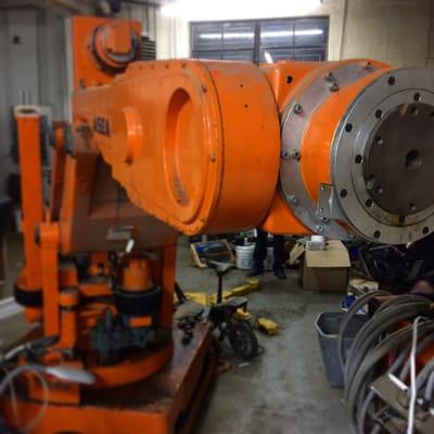 Robotic arm awaiting some cool project.