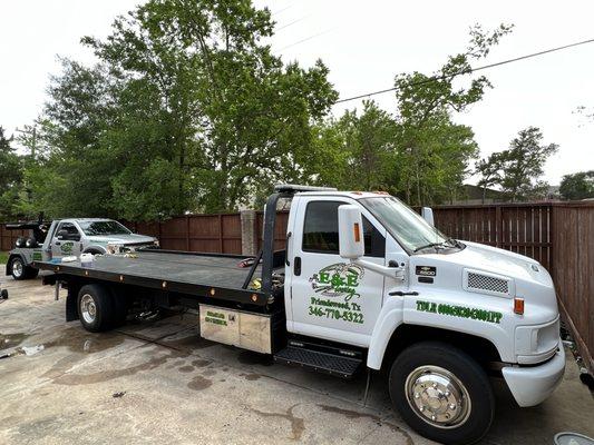 E & E Towing