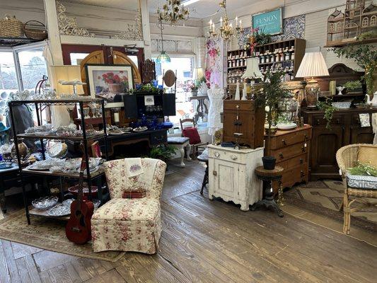 SuzAnna's Antiques
