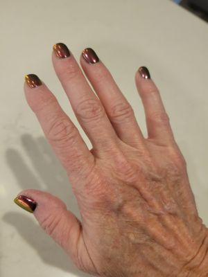 Chrome nail polish that changes colors