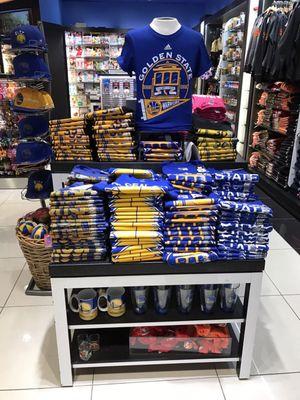 Where Traveler News + Gift