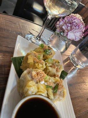 Steamed shrimp dumplings